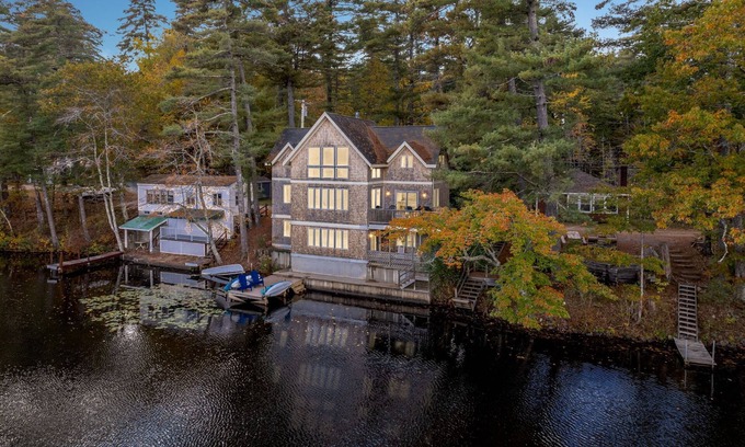 North Berwick House | Stunning Lakefront Home