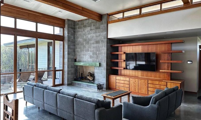 Grove House | Stunning Mid-Cent Modern Retreat Comfy Beds Grove Quiet Setting Boat Parking