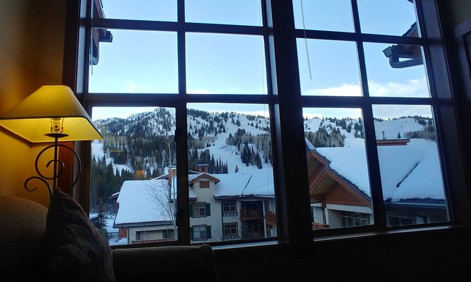 Salt Lake Mountain Resorts Condo | Stunning Mountain Views from Quiet Penthouse Powderhorn Condo