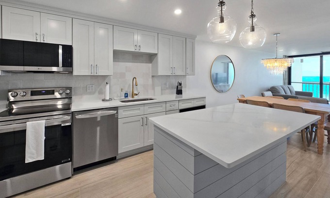 Hutchinson Island South Condo | Stunning Oceanfront 2-Bed, 2-Bath Condo in Jensen Beach, on Hutchinson Island!