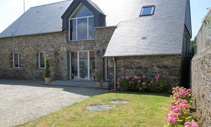Bretteville-sur-Ay House | Stunning private villa for 6 people with WIFI, TV, terrace and pets allowed