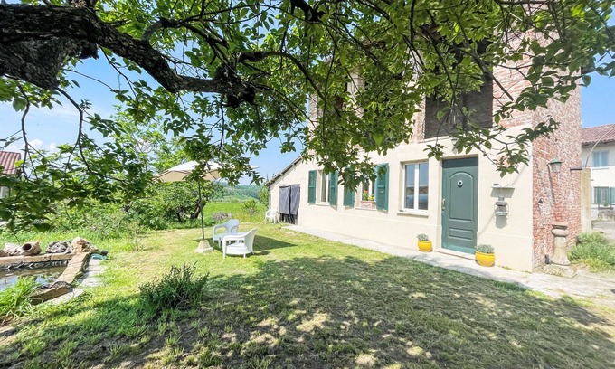 San Damiano dʼAsti House | Stunning private villa for 2 guests with WIFI, A/C, TV, patio, pets allowed and panoramic view
