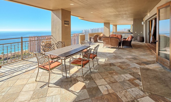 Sandy Beach Resort | STUNNING PREMIUM PENTHOUSE at Bella Sirena has PANORAMIC VIEWS. 4B/4.5B-12 ppl