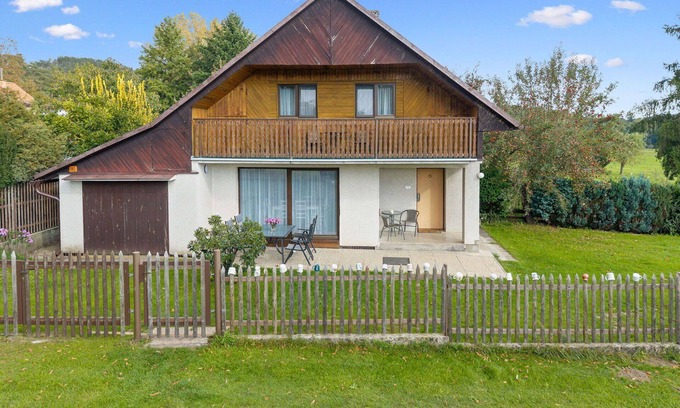 Branzez House | Stunning private villa for 6 guests with WIFI, balcony and pets allowed