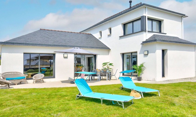 Telgruc-sur-Mer House | Stunning private villa for 6 guests with WIFI, TV, terrace, pets allowed and parking
