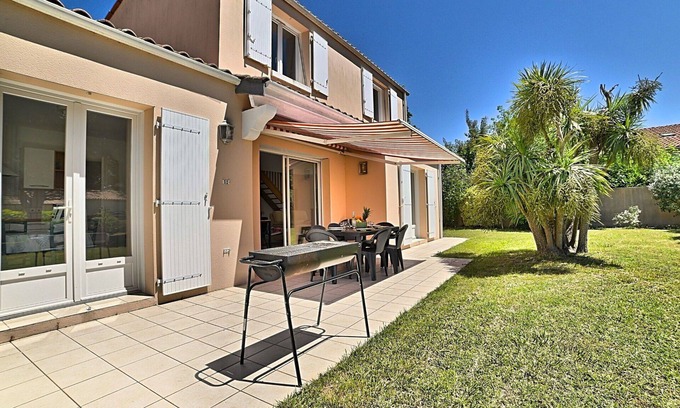 La Remigeasse House | Stunning private villa for 8 people with WIFI, TV, terrace and pets allowed