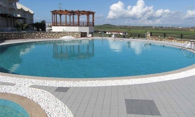 Side House | Stunning private 2 bed home in great location and gated community
