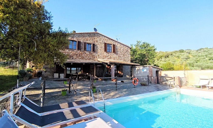 Campagnatico Villa | Stunning private villa for 12 guests with A/C, private pool, WIFI, TV, patio and panoramic view
