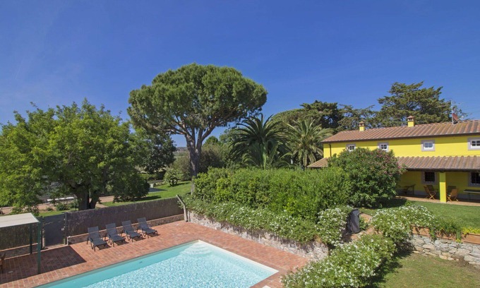 San Vincenzo House | Stunning private villa for 10 people with WIFI, private pool, A/C, TV, patio and pets allowed