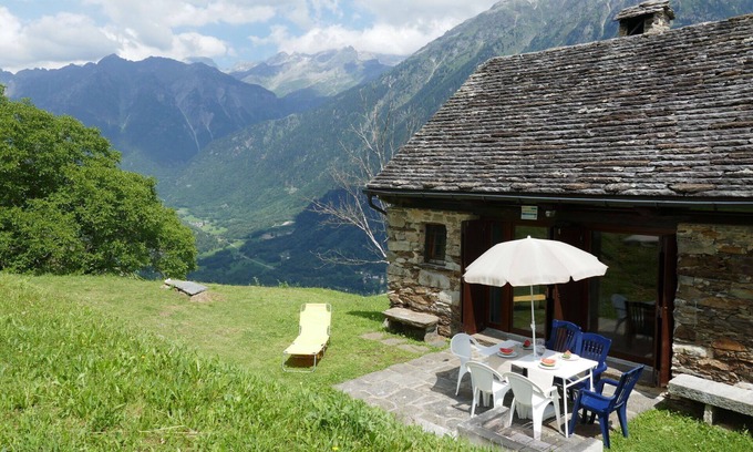 Acquarossa House | Stunning private villa for 6 guests with WIFI, TV, patio and pets allowed
