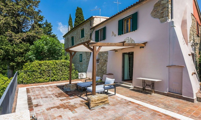 Santa Luce House | Stunning private villa for 5 guests with WIFI, A/C, TV, patio, pets allowed and panoramic view