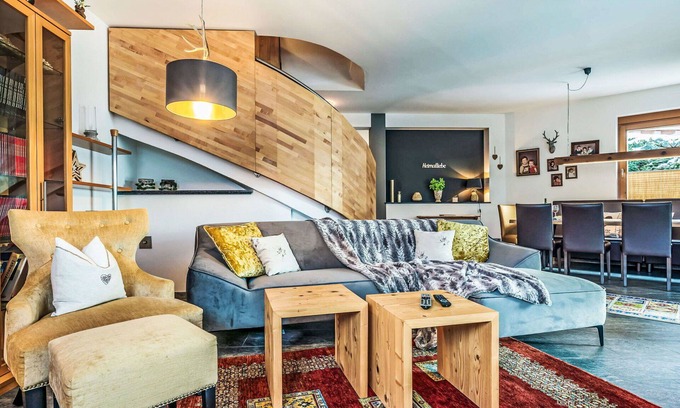 Eckartau Villa | Stunning private villa for 12 people with WIFI, TV and patio