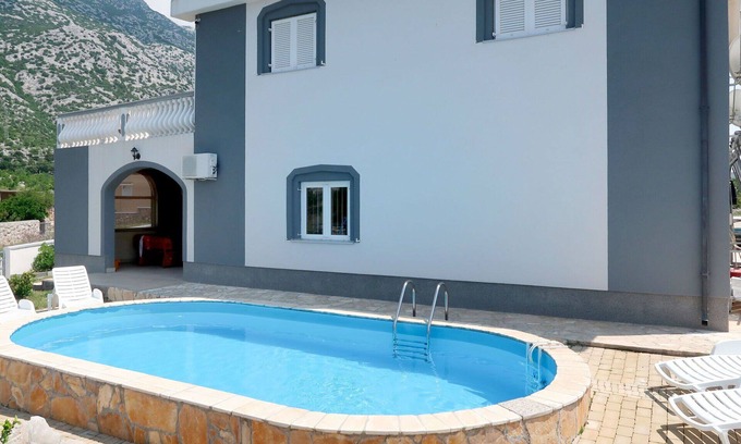 Cesarica House | Stunning private villa for 12 guests with private pool, WIFI, A/C, TV and terrace