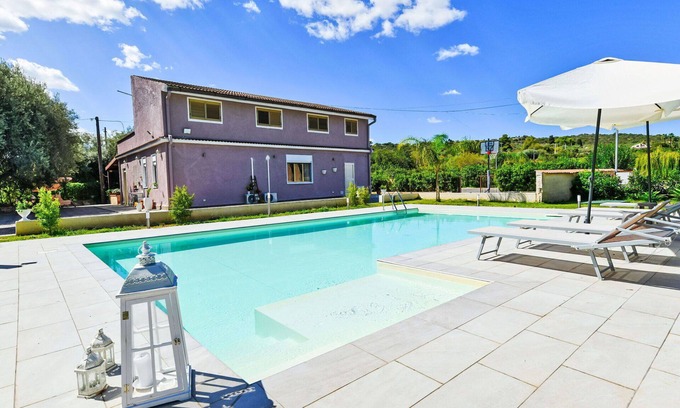 Floridia Villa | Stunning private villa for 6 guests with WIFI, A/C, private pool, TV and patio