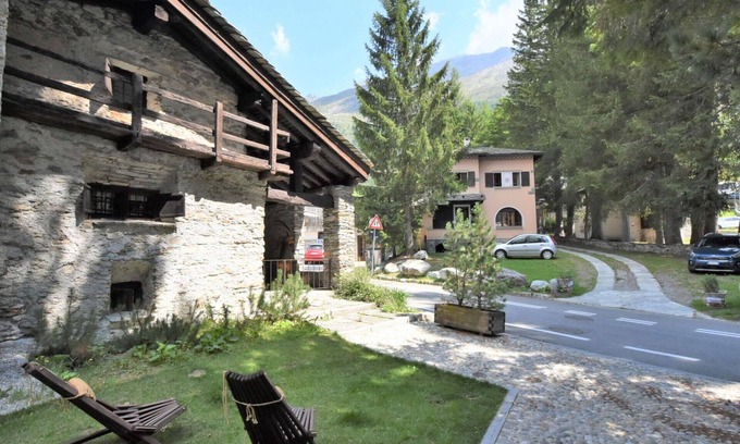 Madesimo House | Stunning private villa for 8 people with hot tub, WIFI, TV, terrace and pets allowed