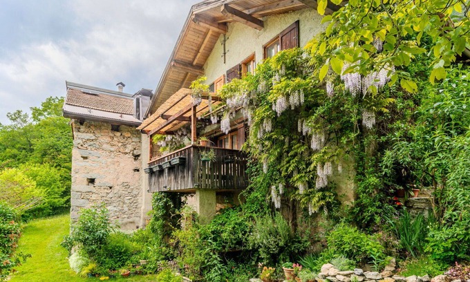 Preore House | Stunning private villa for 6 people with TV, patio, pets allowed and panoramic view