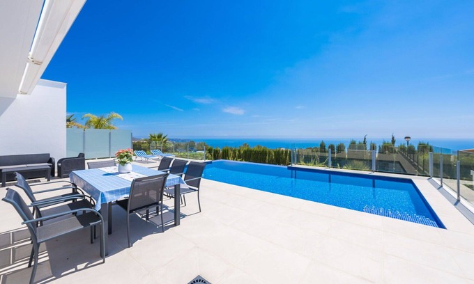Cumbre del Sol Villa | Stunning private villa for 8 people with A/C, private pool, WIFI, TV and terrace