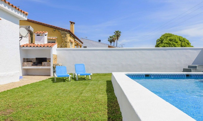 Vinaros Villa | Stunning private villa for 6 guests with WIFI, private pool, TV, terrace and pets allowed