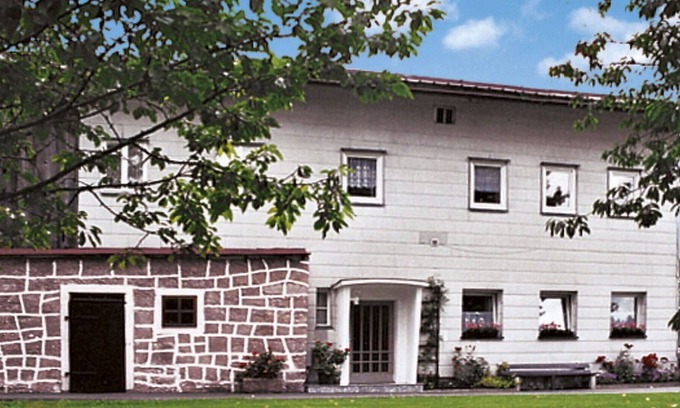 Mauth House | Stunning private villa for 12 people with WIFI, TV, patio and parking