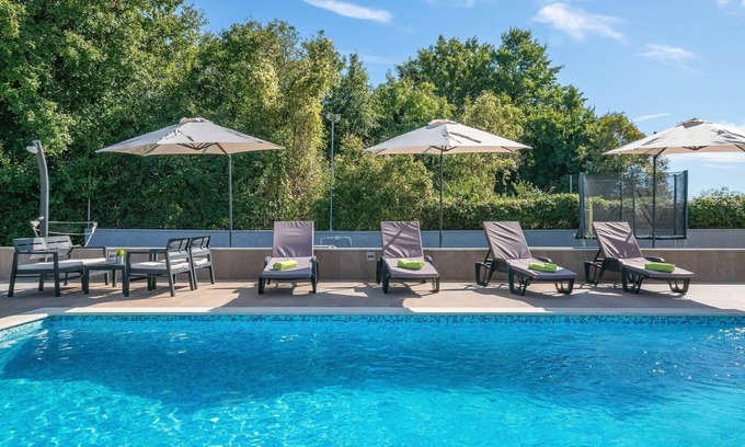 Prodol House | Stunning private villa for 8 guests with A/C, private pool, WIFI, TV and terrace
