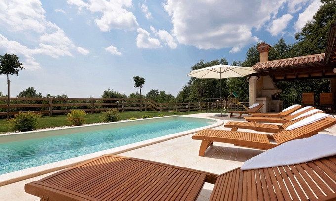 Bazgalji Villa | Stunning private villa for 6 people with private pool, A/C, WIFI, TV, terrace and pets allowed