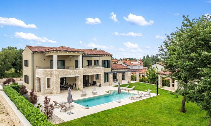 Matohanci House | Stunning private villa for 8 guests with private pool, A/C, WIFI, TV and terrace
