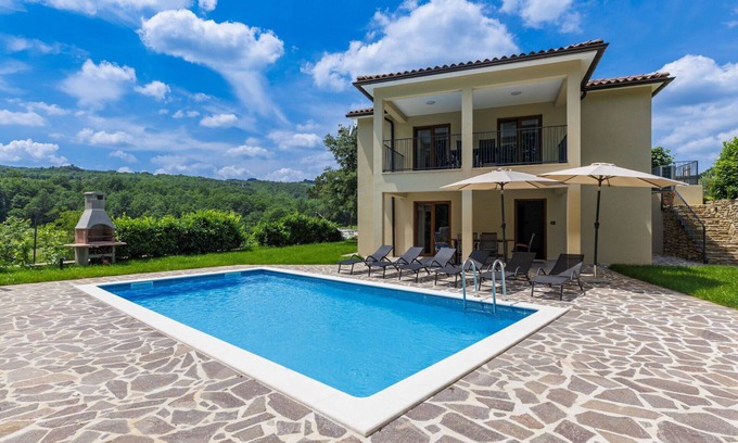 Pican House | Stunning private villa for 6 people with WIFI, A/C, private pool, TV, terrace and pets allowed