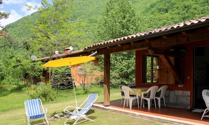 Idro House | Stunning private villa for 5 guests with TV, terrace and parking