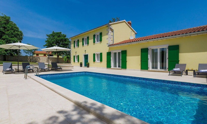 Kringa House | Stunning private villa for 8 guests with A/C, WIFI, private pool, TV and terrace