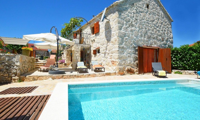 Seget House | Stunning private villa for 5 guests with A/C, WIFI, private pool, TV, terrace and panoramic view