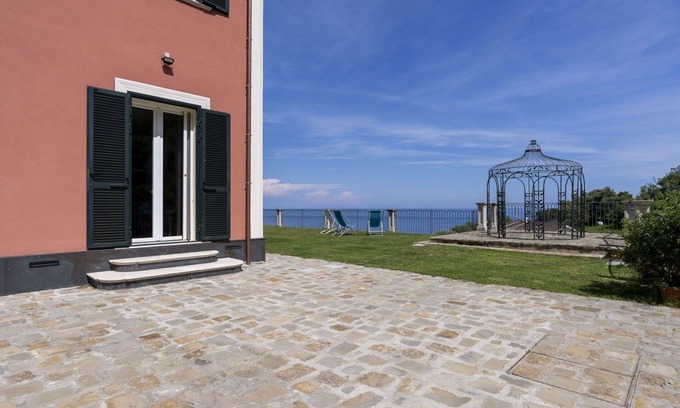 Alassio Villa | Stunning private villa for 8 people with WIFI, A/C and terrace
