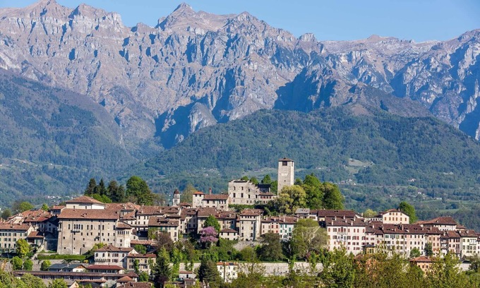 Feltre House | Stunning private villa for 4 people with WIFI, A/C and TV