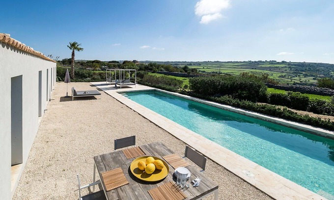 Ragusa Villa | Stunning private villa for 6 people with WIFI, A/C, private pool, TV, patio and panoramic view