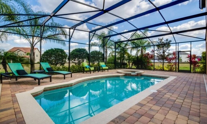 West Haven Villa | Stunning Showcase 7 Bed 6 Bath Property with Spa and Pool