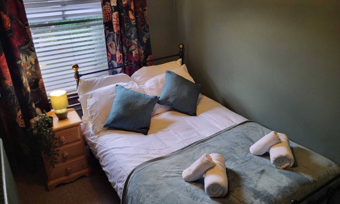 Woodcote House | Stunning, Spacious & Lovely 2 bedroom House