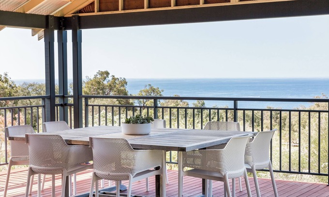 Eagle Bay House | STUNNING TWO-STOREY FAMILY FRIENDLY HOLIDAY HOME IN BEAUTIFUL EAGLE BAY
