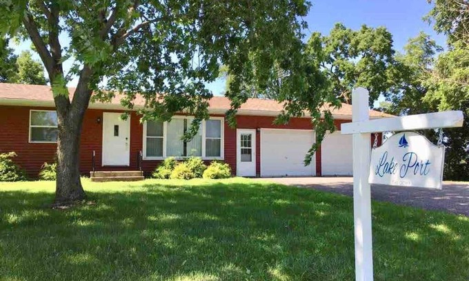 Pepin House | Stunning view of Lake Pepin! 1/2 mile to Villa Bellezza