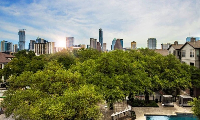 Travis Heights Apartment | Stunning View! Steps to Downtown, 6th St & Rainey!