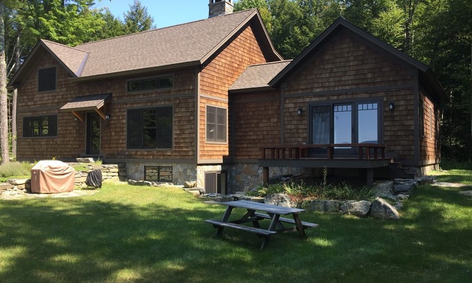 South Londonderry House | Stunning Views and Privacy Welcome Your Family to This Elegant Mountain Home