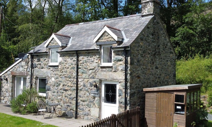Ganllwyd House | Stunning villa for 4 people with WIFI and pets allowed