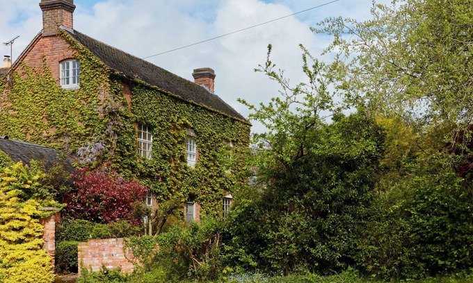 Dalbury Lees House | Stunning villa for 10 people with WIFI and TV