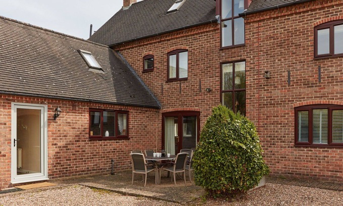 Dalbury Lees House | Stunning villa for 19 guests with hot tub, WIFI