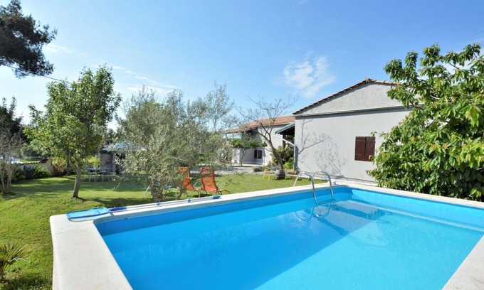 Manjadvorci House | Stunning villa for 4 guests with WIFI, private pool, A/C, TV, terrace and pets allowed