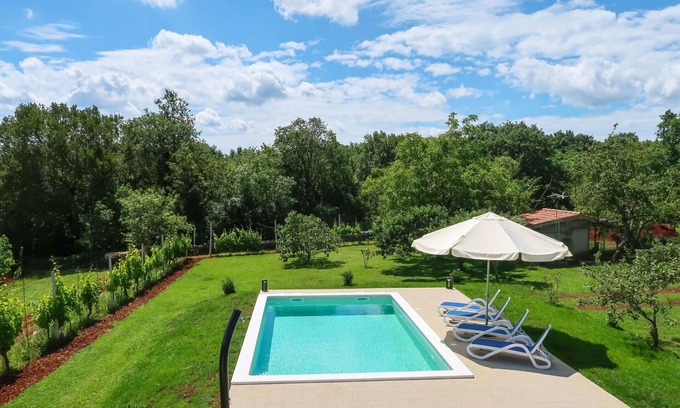 Becici House | Stunning villa for 6 people with private pool, A/C, WIFI, TV, terrace and pets allowed