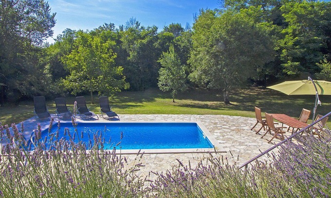 Topid House | Stunning villa for 6 people with WIFI, A/C, private pool, TV and terrace