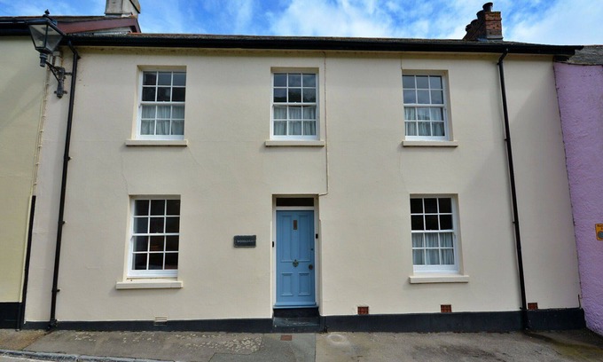 Cawsand House | Stunning villa for 8 people with WIFI, terrace and pets allowed