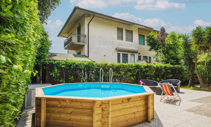 Tonfano House | Stunning villa for 8 people with WIFI, private pool, TV and pets allowed, close to Forte Dei Ma.