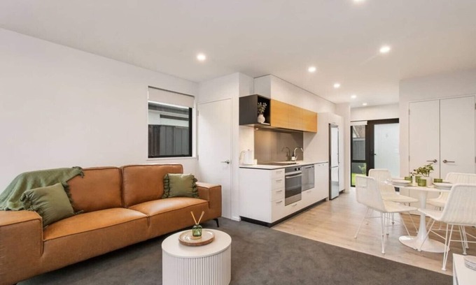 Edgeware Apartment | Style Location New Sunny 2Bdrms Free Park