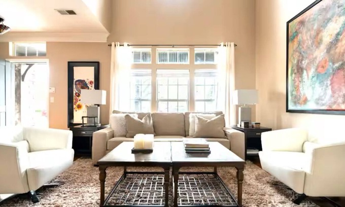 Dublin House | Stylish 1-bedroom Townhome with Washer-Dryer/Parking/30-day+ /Gym/Pool