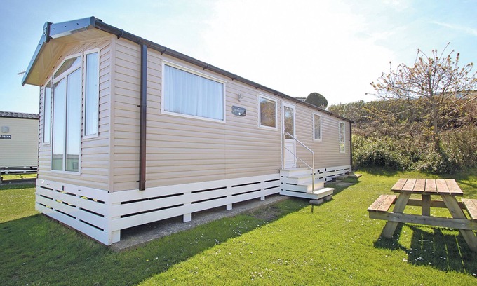 Swanage House | Stylish 12ft-wide caravan with one double and two twin.